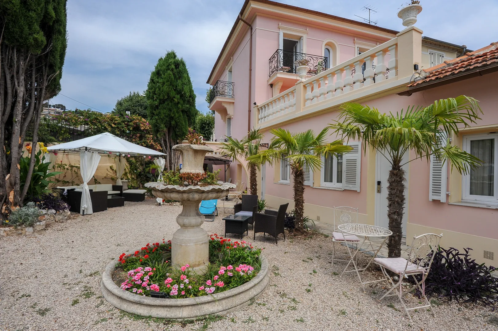 Hôtel à Villefranchesurmer, Hotel*** Vauban en bord de mer à